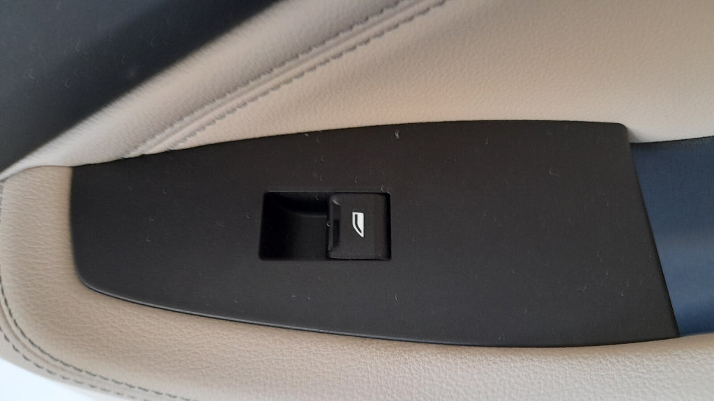 BMW 2er Active Tourer hinten Rechts Leder  Türverkleidung +Harman Kardon Speaker