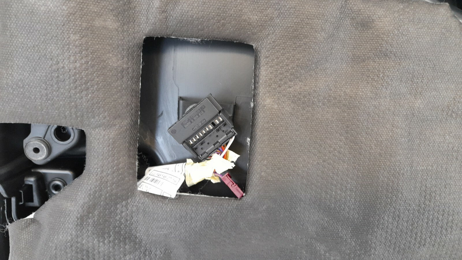 BMW 2er F46 Gran Türverkleidung vorne links Türöffner innen vorne sensatec black
