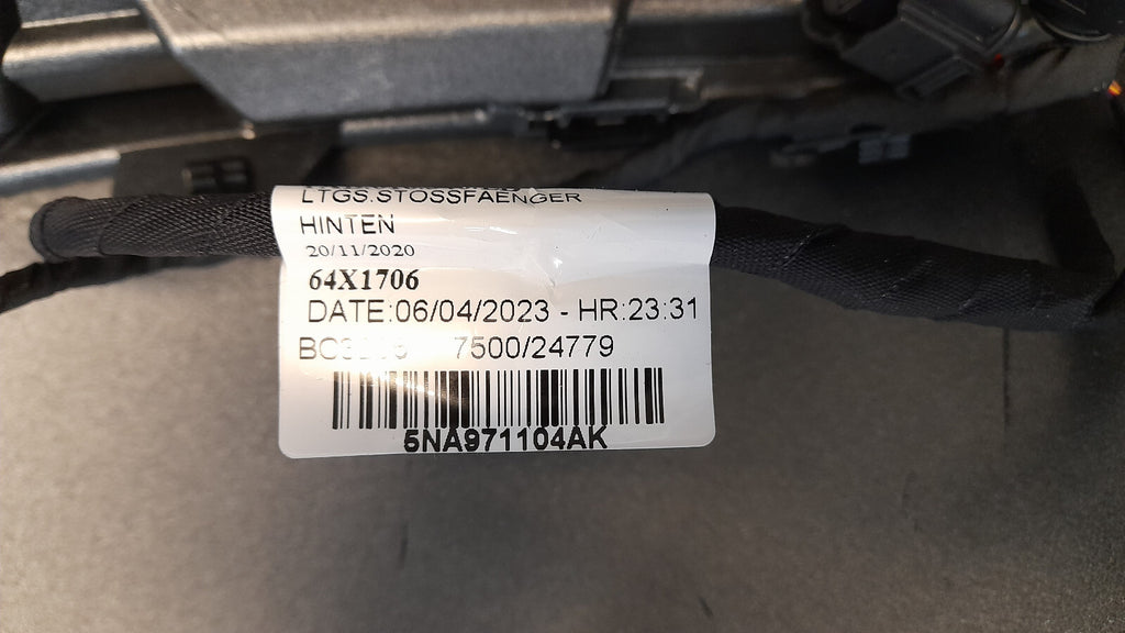 Original VW Tiguan AX1 II 5NA R-Line Facelift Stoßstange Stoßfänger hinten 6 PDC